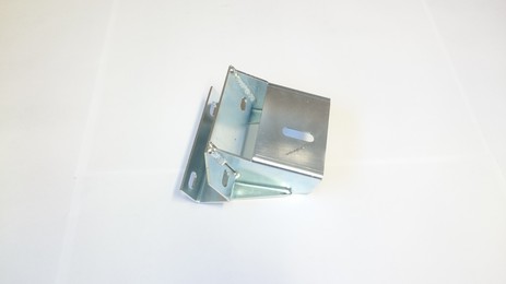 ENGINE MOUNTING BRACKET RH